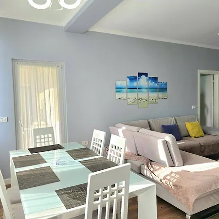 Apartment Sunny - 215 Durres